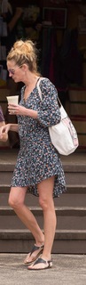 Julia Roberts feet photo thumbnail