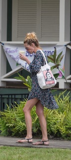 Julia Roberts feet photo thumbnail