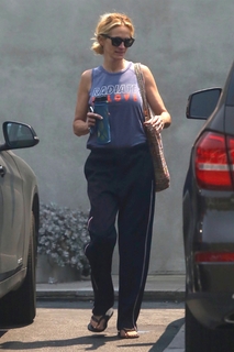 Julia Roberts feet photo thumbnail