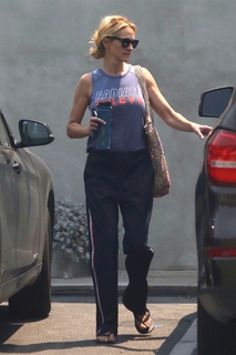 Julia Roberts feet photo thumbnail