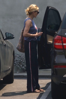 Julia Roberts feet photo thumbnail
