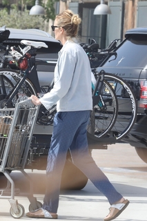 Julia Roberts feet photo thumbnail