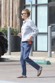 Julia Roberts feet photo thumbnail