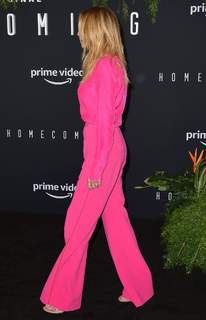 Julia Roberts feet photo thumbnail