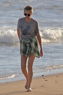 Julia Roberts feet photo thumbnail
