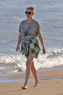 Julia Roberts feet photo thumbnail