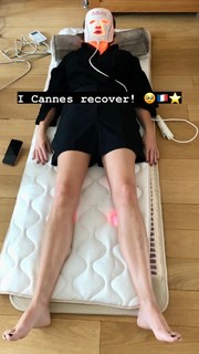 Julia Roberts feet photo thumbnail