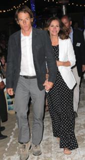 Julia Roberts feet photo thumbnail