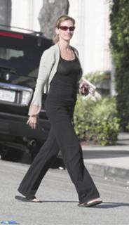 Julia Roberts feet photo thumbnail