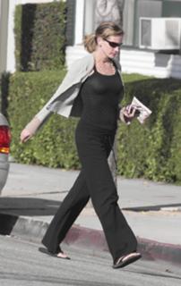 Julia Roberts feet photo thumbnail