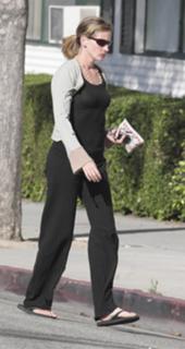 Julia Roberts feet photo thumbnail