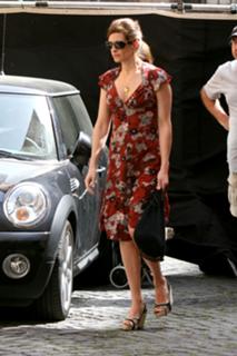 Julia Roberts feet photo thumbnail