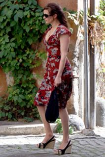 Julia Roberts feet photo thumbnail