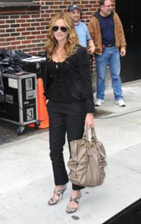 Julia Roberts feet photo thumbnail