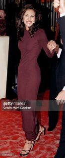 Julia Roberts feet photo thumbnail
