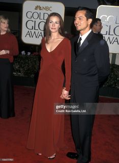 Julia Roberts feet photo thumbnail