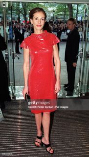 Julia Roberts feet photo thumbnail