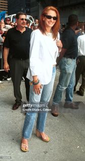Julia Roberts feet photo thumbnail