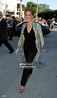 Julia Roberts feet photo thumbnail