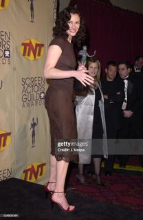 Julia Roberts feet photo thumbnail