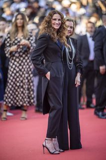 Julia Roberts feet photo thumbnail