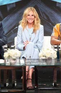 Julia Roberts feet photo thumbnail