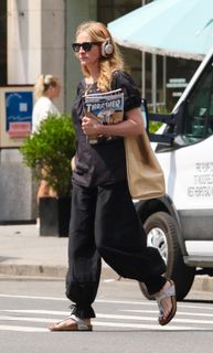 Julia Roberts feet photo 3