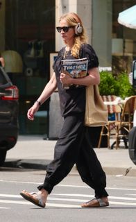 Julia Roberts feet photo 2