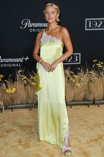 Julia Schlaepfer feet photo 7