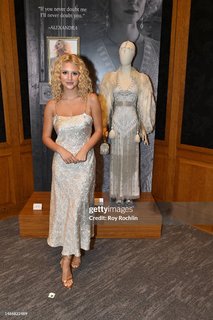 Julia Schlaepfer feet photo 17