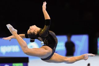 Julia Soares feet photo 1