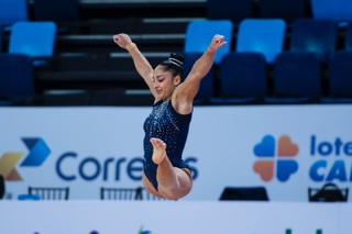 Julia Soares feet photo 4