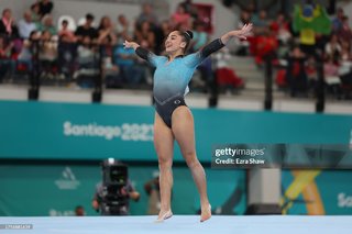 Julia Soares feet photo 16