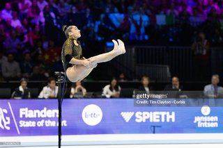 Julia Soares feet photo 15