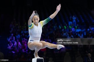 Julia Soares feet photo 10