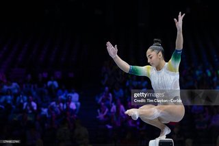 Julia Soares feet photo 9