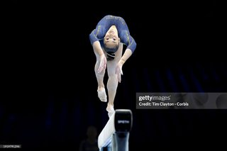 Julia Soares feet photo 8