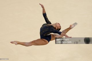 Julia Soares feet photo 17
