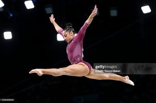 Julia Soares feet photo 19