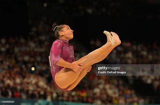 Julia Soares feet photo 15