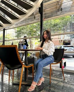Julia Soares feet photo 5