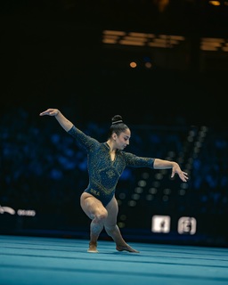 Julia Soares feet photo 16