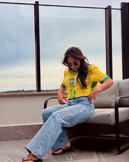 Julia Soares feet photo 2