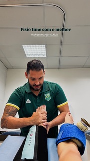 Julia Soares feet photo 7