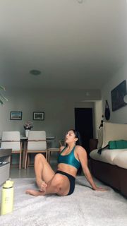 Julia Soares feet photo 2