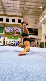 Julia Soares feet photo 4