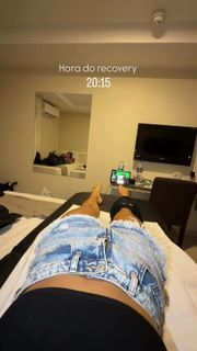 Julia Soares feet photo 8