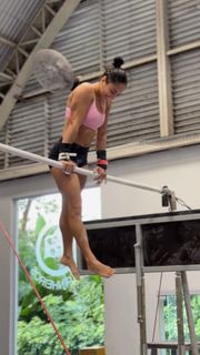 Julia Soares feet photo 3