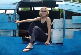 Julia Stiles feet photo thumbnail