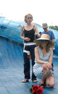 Julia Stiles feet photo thumbnail